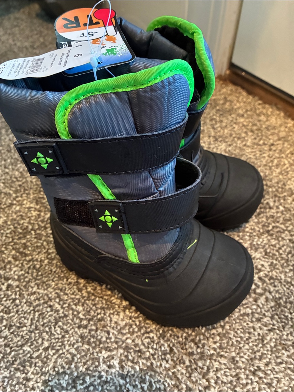 Wonder Nation Kids Winter Boots - Gray and green size 6